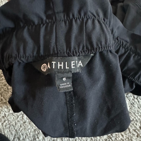 Athleta paper bag shorts - Picture 3 of 3